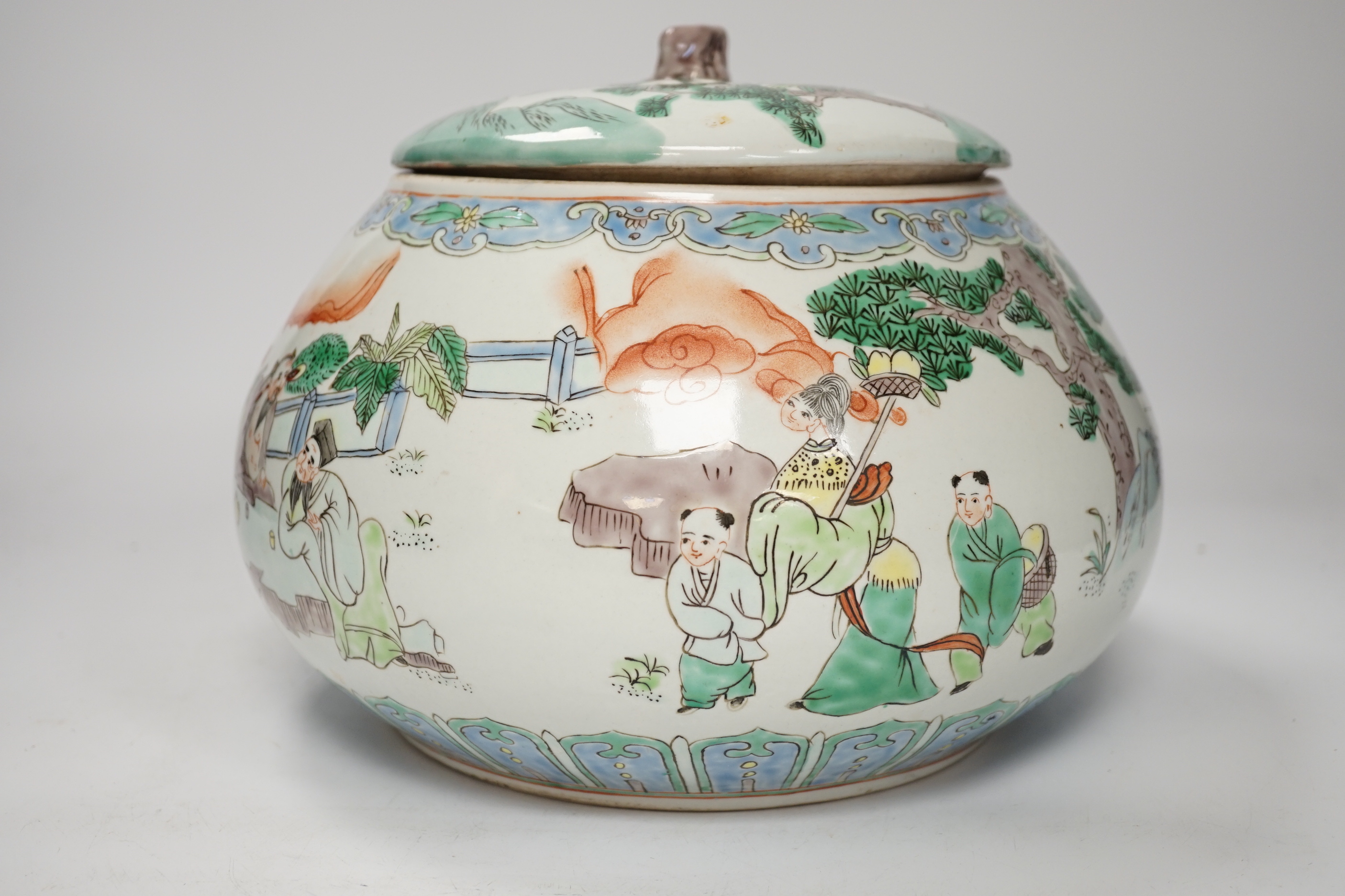 A Chinese enamelled porcelain squat bowl and cover, 20cm high including cover